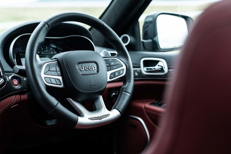Детали интерьера Jeep Grand Cherokee Trackhawk (WK2) 2018 года  (JP) (фото 10 из 22)